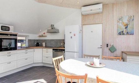 'Annalise' - 1km from the sea 3