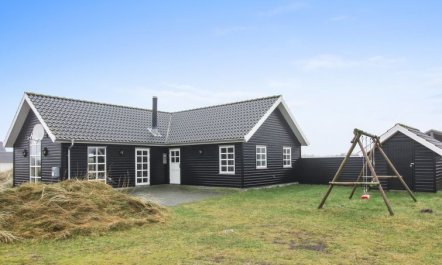 'Suvi' - 900m from the sea