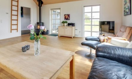 'Suvi' - 900m from the sea 1