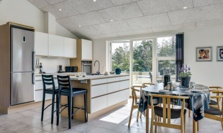 'Stacey' - 800m from the sea 2