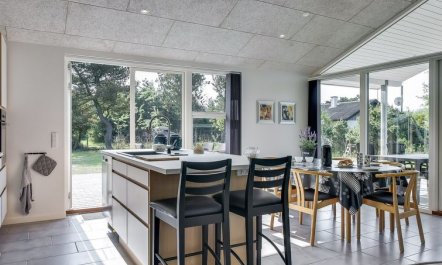 'Stacey' - 800m from the sea 5