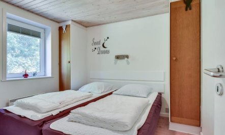 'Lane' - 675m from the sea 7