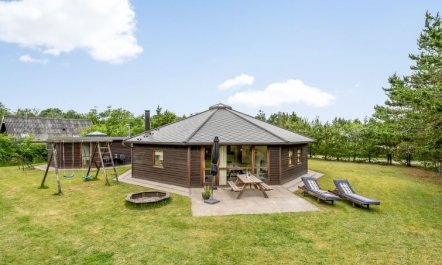 'Reiner' - 300m to the fjord 1