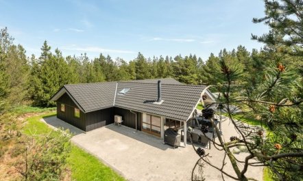 'Jonas' - 2.4km from the sea