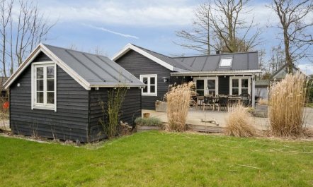 'Aksinja' - 700m from the sea