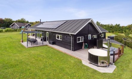 'Amdi' - 700m from the sea