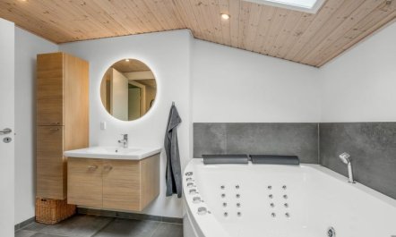 'Roland' - 200m to the fjord 1