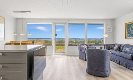 'Cornelius' - 30m from the sea