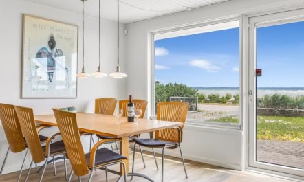 'Cornelius' - 30m from the sea 6