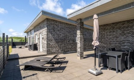 'Synthia' - 300m from the sea 7