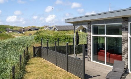 'Synthia' - 300m from the sea 6