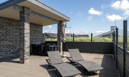 'Synthia' - 300m from the sea 5