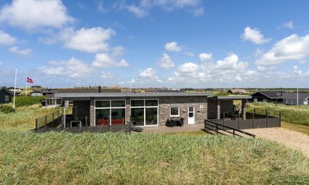 'Synthia' - 300m from the sea 4