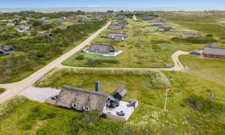 'Hen' - 400m from the sea 7