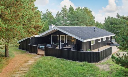 'Eirik' - 2.5km from the sea