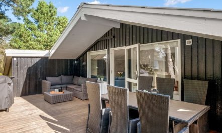 'Eirik' - 2.5km from the sea 5