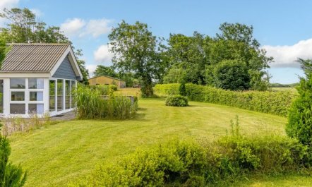 'Thrine' - 24km from the sea 4