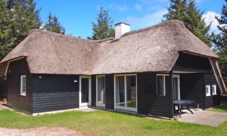 'Mart' - 1.6km from the sea