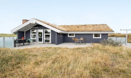 'Tennie' - 300m from the sea