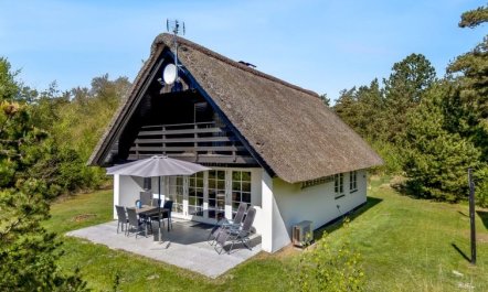 'Einari' - 1.2km from the sea