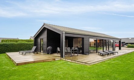 'Ehmi' - 750m from the sea