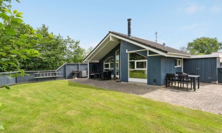 'Jarik' - 1.2km to the fjord