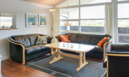 'Thrugils' - 800m from the sea 4