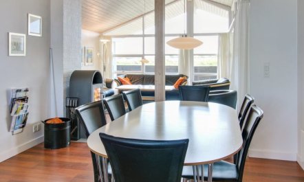 'Thrugils' - 800m from the sea 1