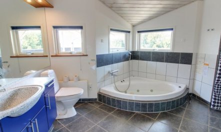 'Thrugils' - 800m from the sea 3