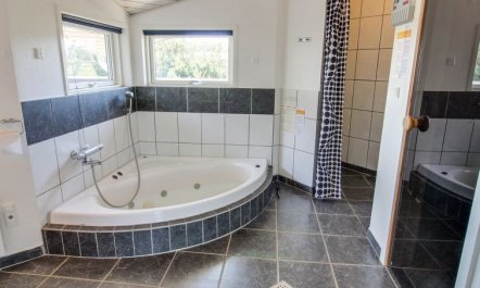 'Thrugils' - 800m from the sea 5