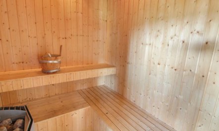 'Thrugils' - 800m from the sea 7