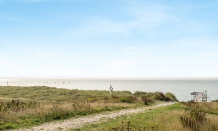 'Hattie' - 100m from the sea 2