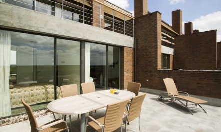 'Sophy' - 2km from the sea