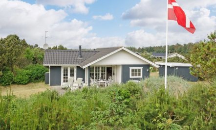 'Dines' - 1km from the sea