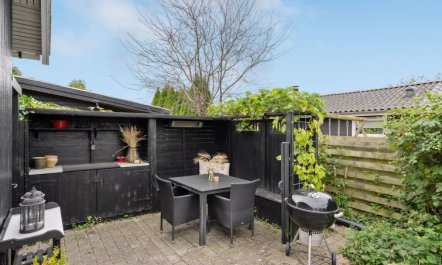 'Ajvi' - 50m from the sea 1