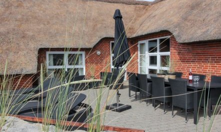 'Viana' - 100m from the sea