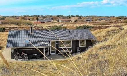 'Vika' - 600m from the sea