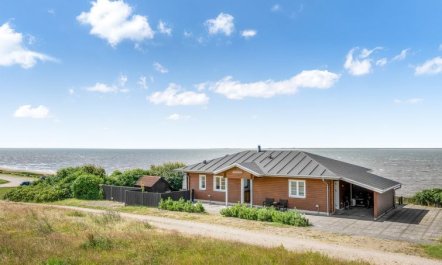 'Evamaria' - 10m from the sea