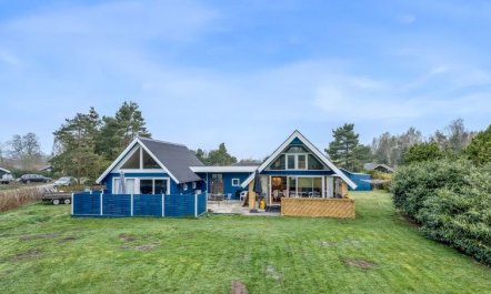 'Fredger' - 450m from the sea 3