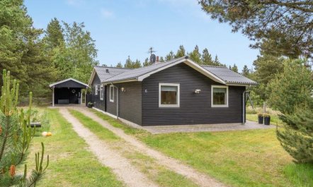 'Bjarka' - 2.9km from the sea 3