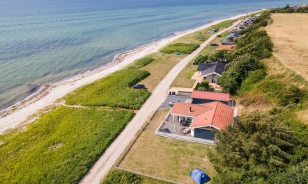 'Arnwith' - 20m from the sea 4