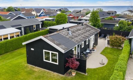 'Daya' - 75m from the sea