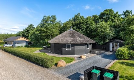 'Adrienne' - 35km from the sea 1