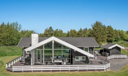 'Domna' - 800m from the sea