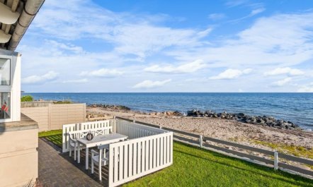 'Diderik' - 5m from the sea