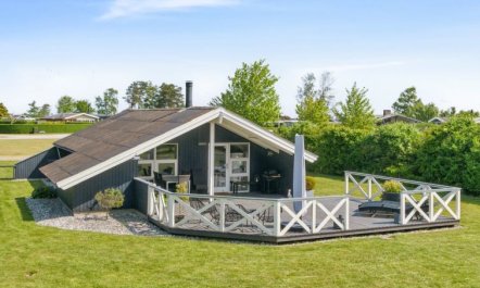 'Nilsa' - 400m from the sea