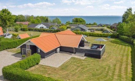 'Bessi' - 200m from the sea