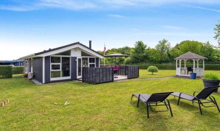 'Tayana' - 700m from the sea