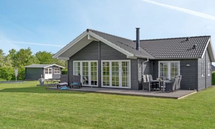 'Hathulf' - 700m from the sea