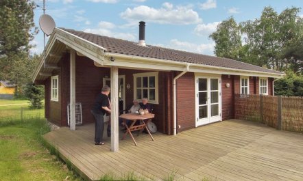 'Lilian' - 600m from the sea